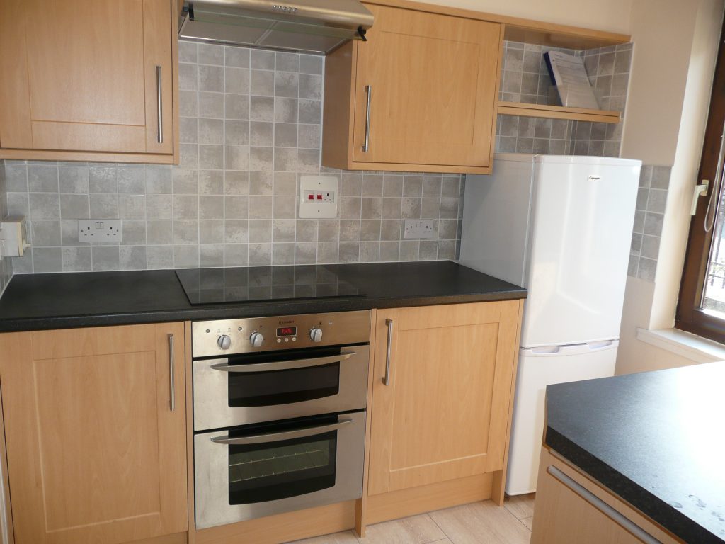 10 Drysdale Gardens Kitchen Fife SPC, Properties for sale to let in Fife