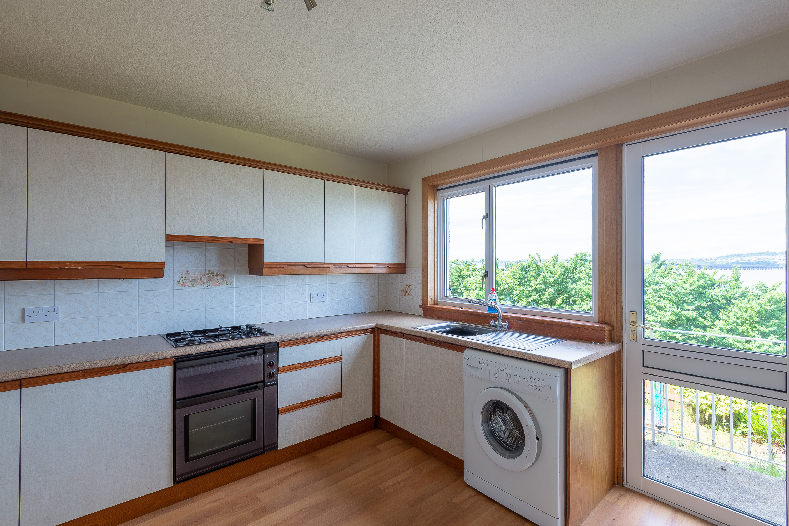 10. Kitchen Fife SPC, Properties for sale to let in Fife